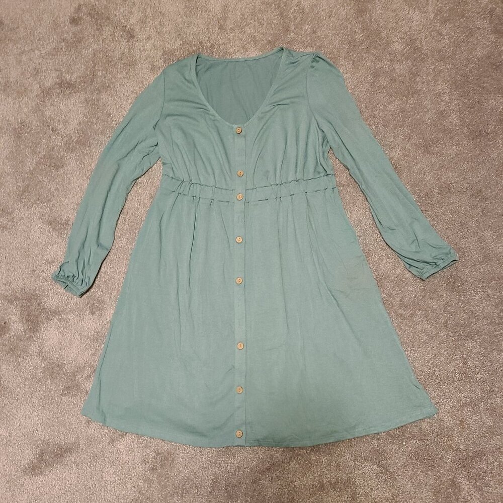 🥵 NWOT Button up green dress